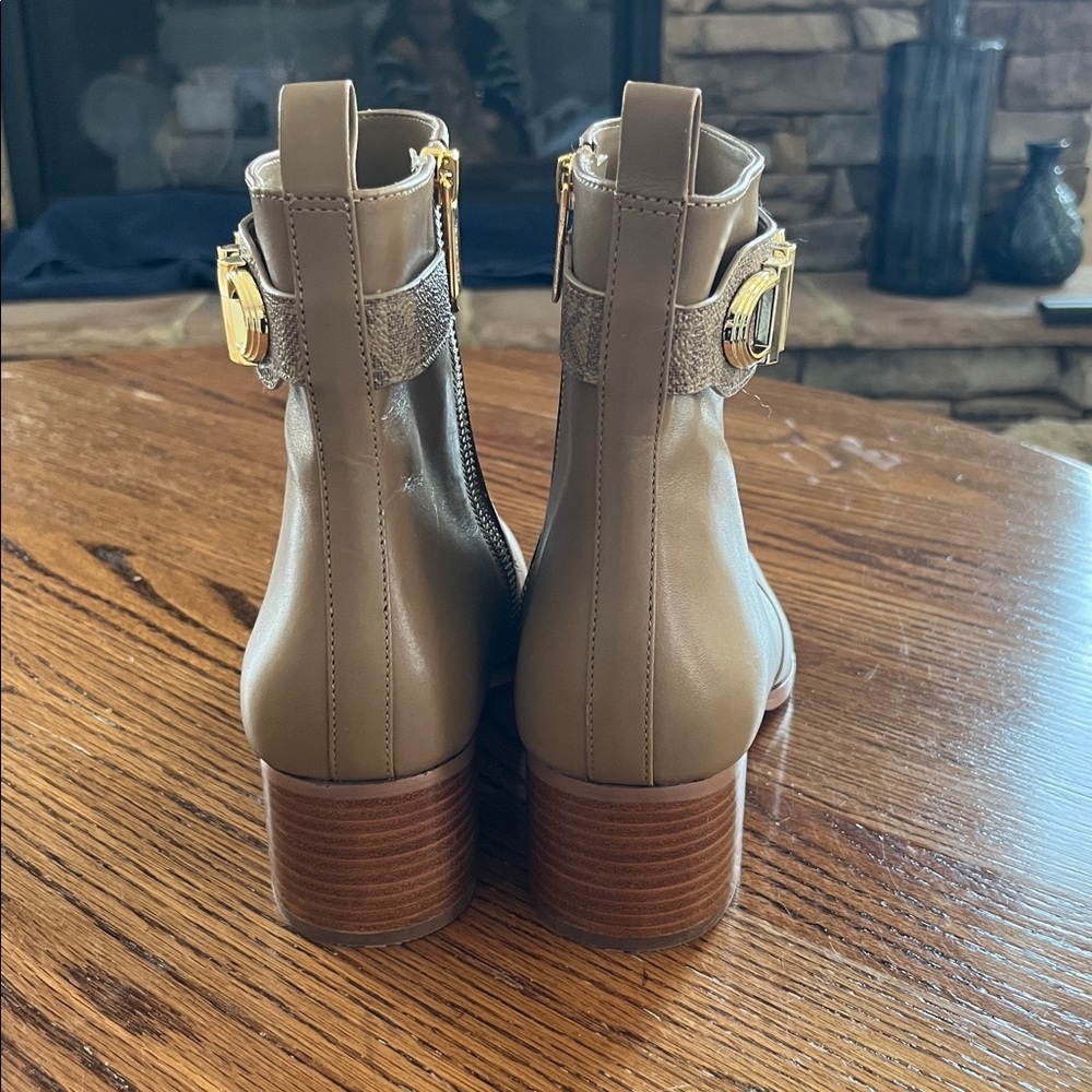 Michael Kors Women's Leather Parker Ankle Booties with Block Heel Size 8.5 - Picture 4 of 8